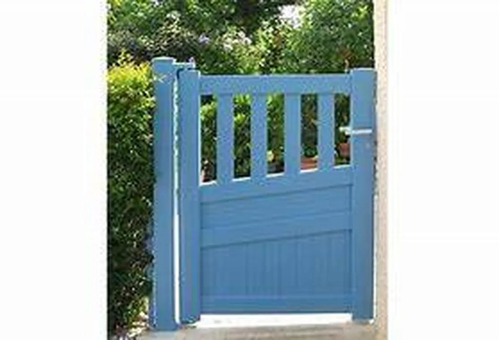 portillon bleu provence, plein et ajouré sur le dessus