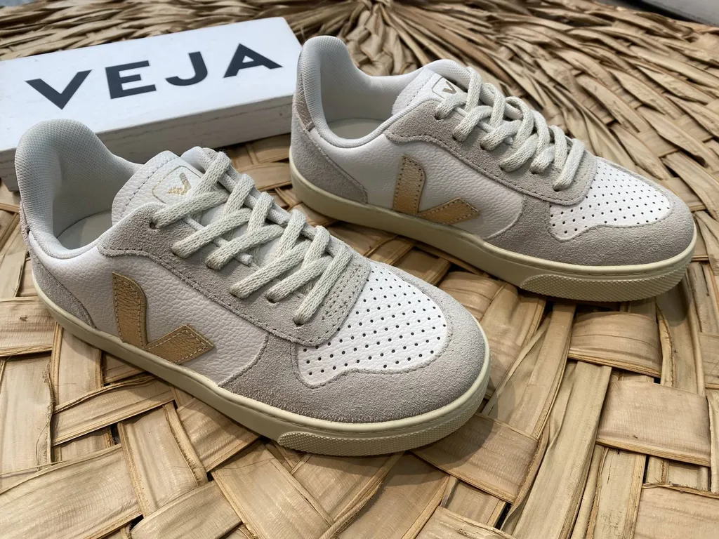 Tennis à lacet VEJA près de Saint Emilion