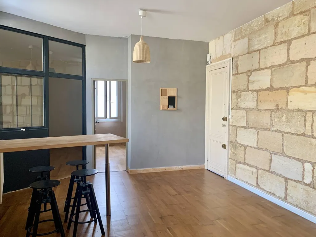 Acheter un Appartement T2bis de 49m2 RDC d’une petite copropriété en pierre de 5 lots d’habitation Bordeaux Quartier Barrière de Pessac / Saint Augustin Tauzin Bordeaux