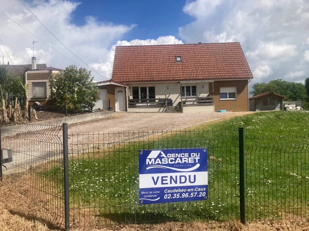 Exclusivité ! A vendre à St Arnoult : Maison en bon état général avec 3 chambres