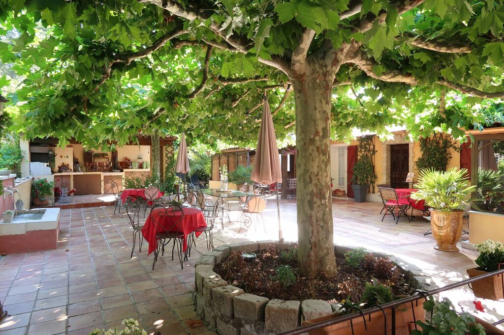 Cassis vente propriété familiale entre campagne et vignes