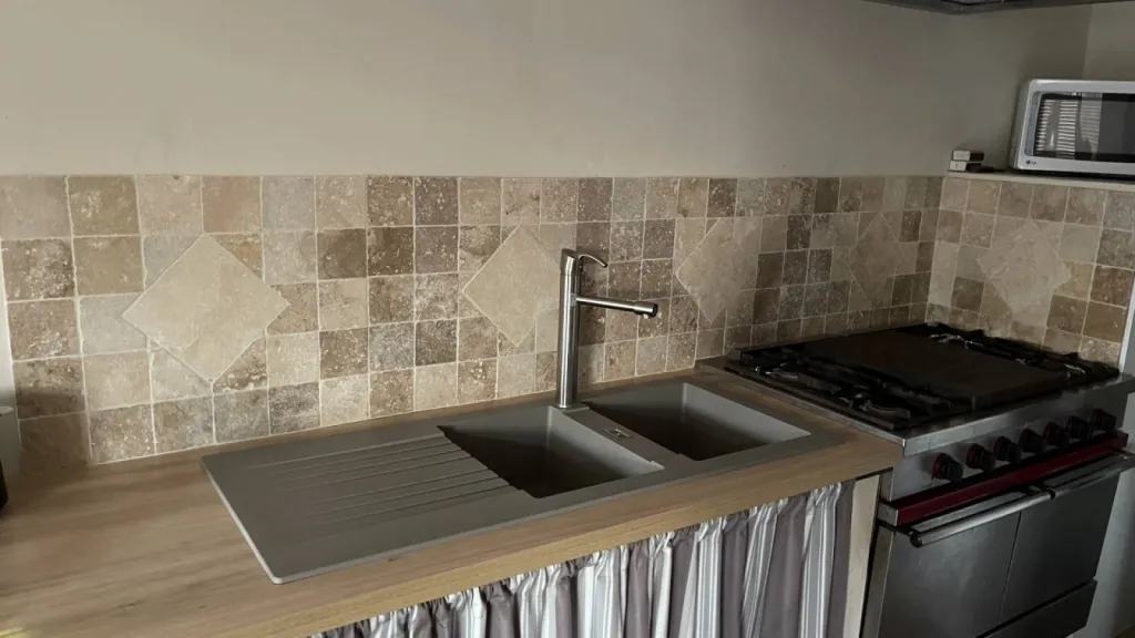 Pierre naturelle de Dordogne, Périgord, Travertin au 36 rue de Bourgogne à Paris