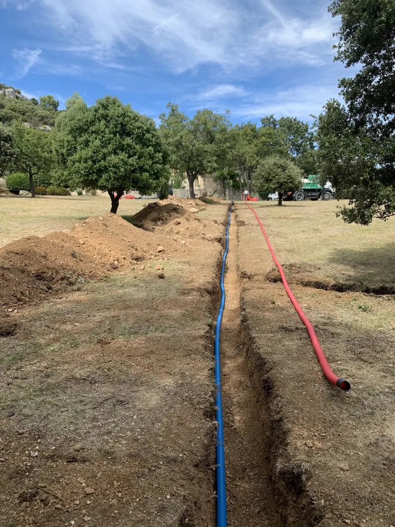Entreprise de VRD pour raccordement au réseau d'une cabane dans les bois à Murs
