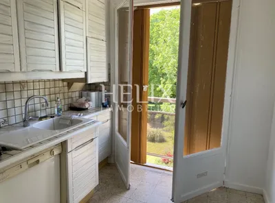 Appartement 5 pièces traversant Est/Ouest – Double séjour, balcon, 3 ch (poss. 4), cave et parking attitré