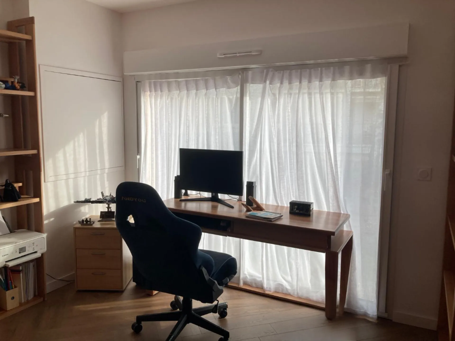 Aménagement d’un espace bureau dans la suite parentale issue de la transformation du garage