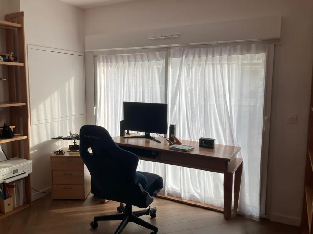 Aménagement d’un espace bureau dans la suite parentale issue de la transformation du garage