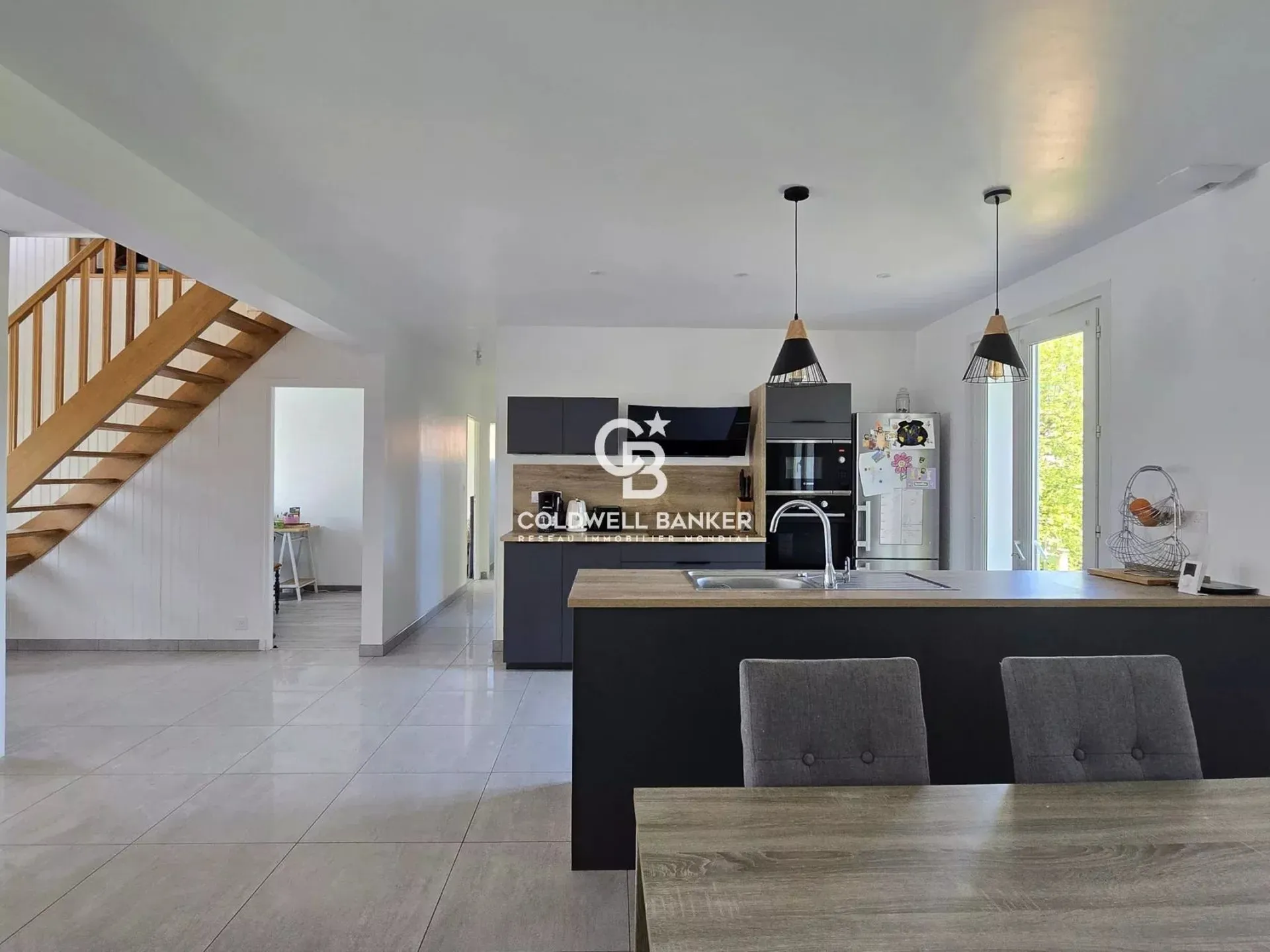maison à vendre en sarthe avec sous-sol complet avec garage double, buanderie, caves
