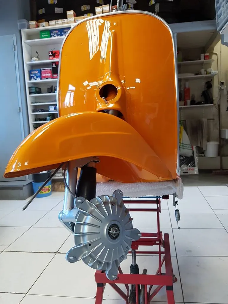 RESTAURATION VESPA PRIMAVERA 125 DE 1974 LA VALETTE DU VAR
