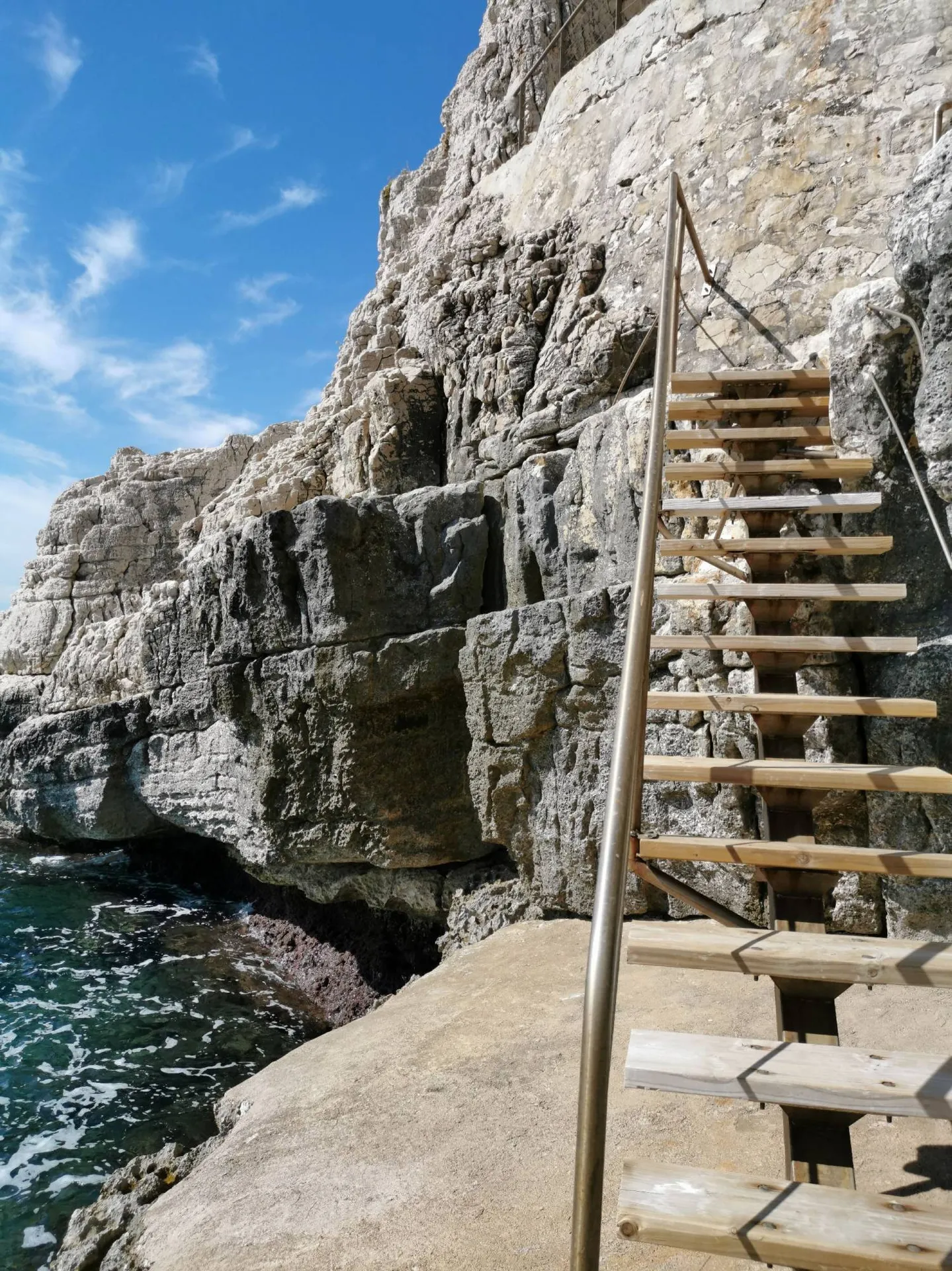 Escalier accès privatif calanque villa a vendre CASSIS