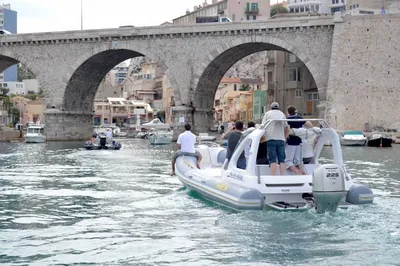Location de bateau avec skipper, pour chasse aux trésors avec l'Eden Boat au départ de Cassis, La Ciotat
