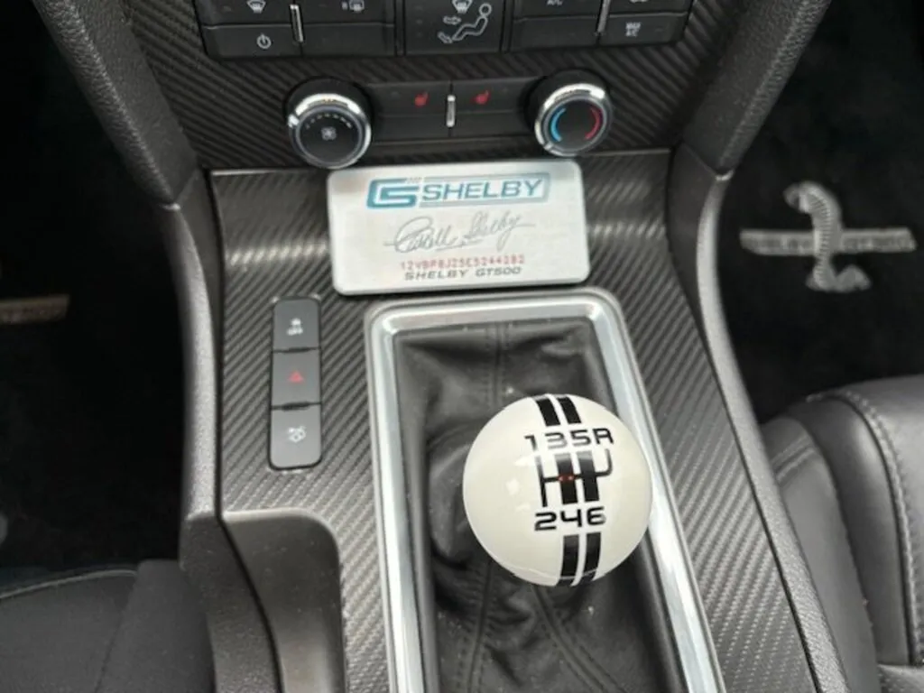 Détails intérieur Ford Mustang Shelby GT500 2014 – finition et caractère d’une Shelby importée du Canada