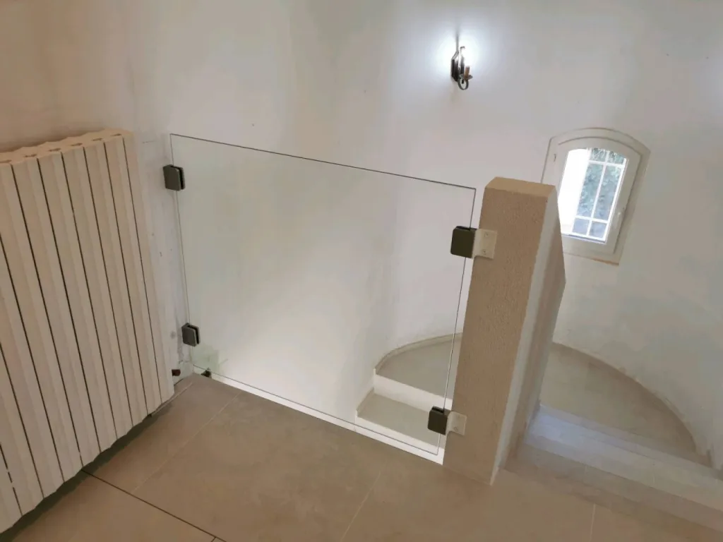 Fabrication et pose de Garde-corps sur mesure en verre à Mimet