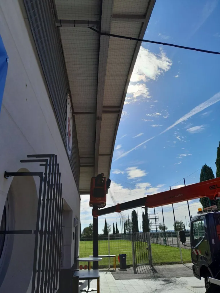 filet sur stade contre oiseaux à marseille