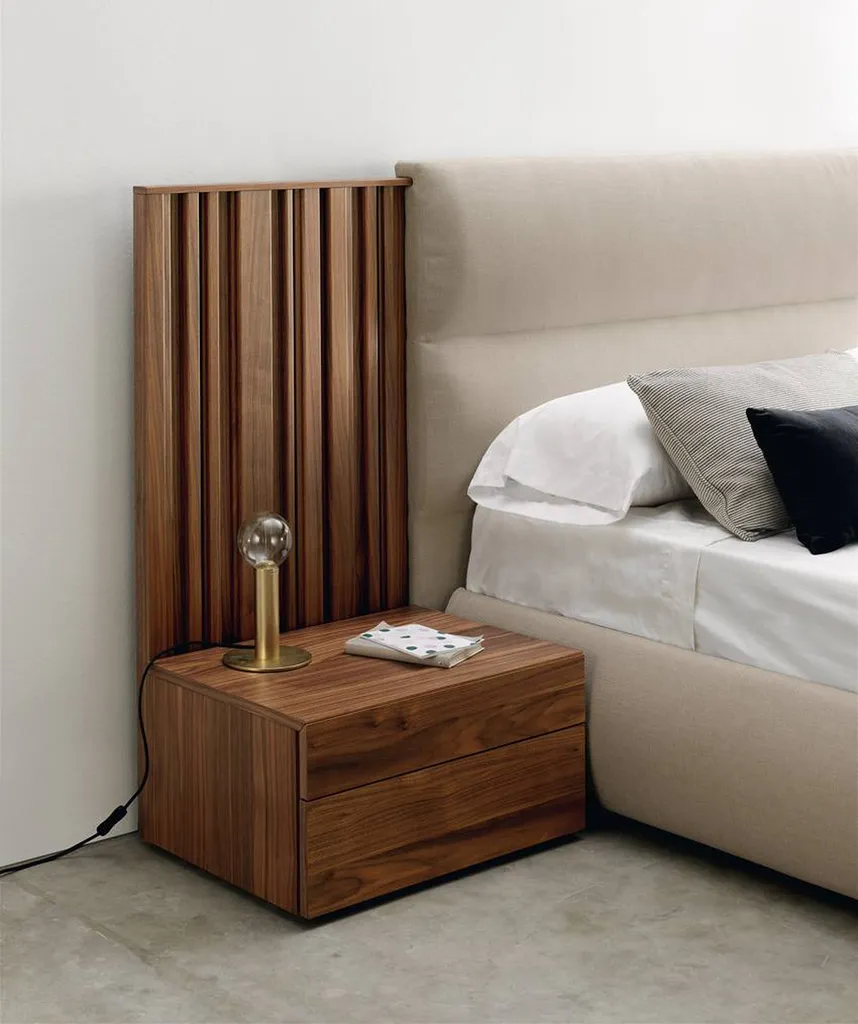 Tête de lit avec rangement originale à Hyères var