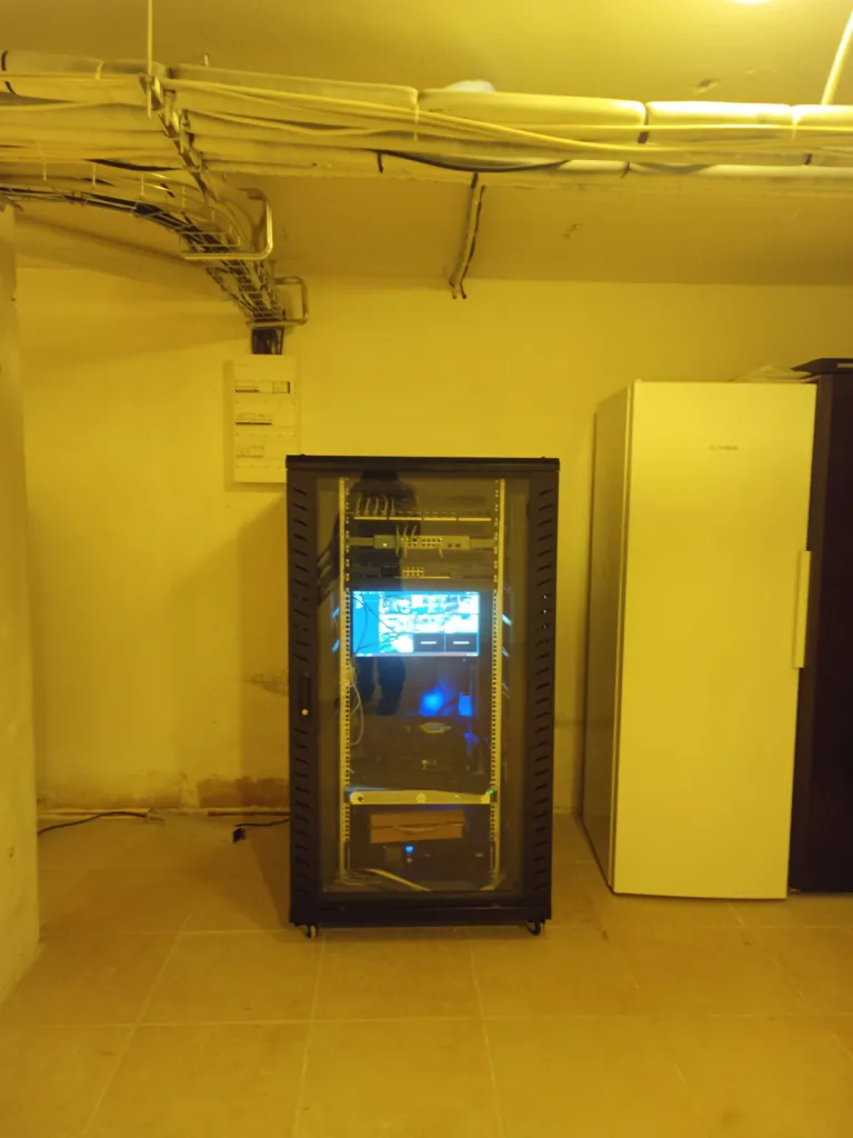 Mise en place de 6 caméras AVIGILON pour réaliser la détection intrusion par caméras thermiques avec analyse d'image dans une villa privée de Ramatuelle