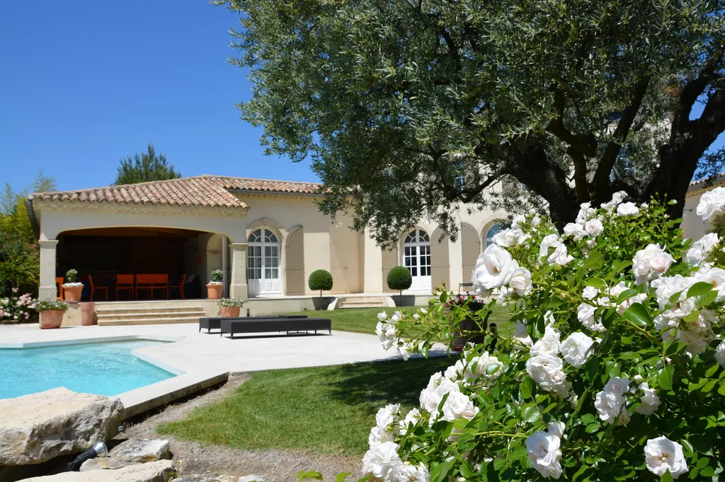 Carpentras : propriété de ville à 2 pas des commerces   