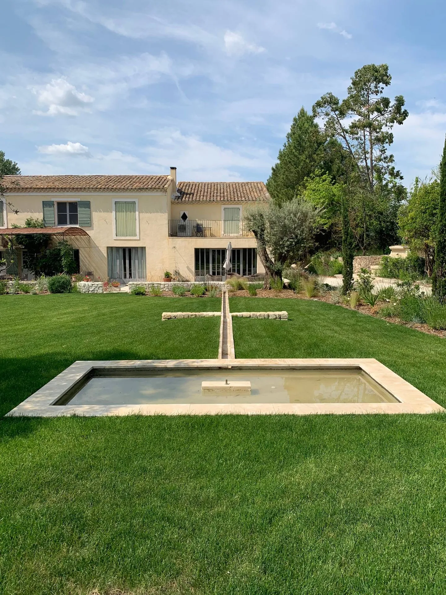 Carré Vert, maçonnerie paysagère à Saint-Rémy-de-Provence 13210, pour des aménagements extérieurs durables et esthétiques sur mesure