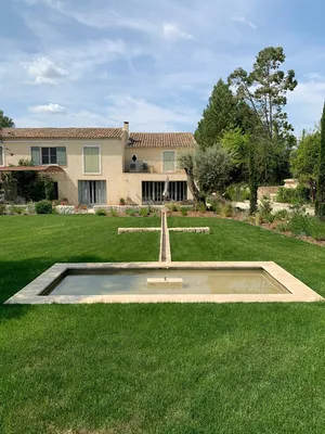 Carré Vert, maçonnerie paysagère à Saint-Rémy-de-Provence 13210, pour des aménagements extérieurs durables et esthétiques sur mesure