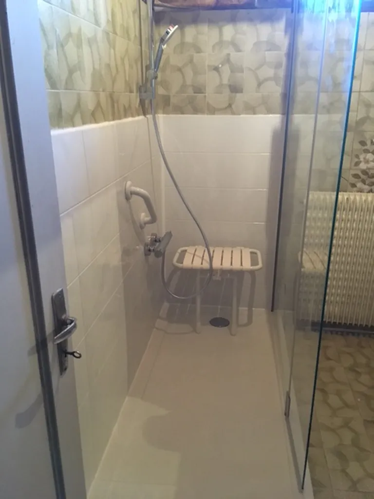 installation douche senior sécurisée à Dijon Prix