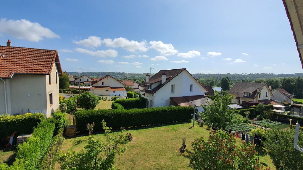 A vendre Maison avec jardin, 3 chambres, à 10 minutes de Dieppe 76200 et de la mer.