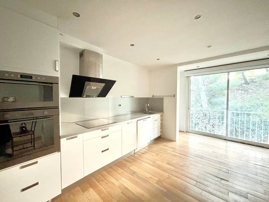 Vente appartement T4 Cassis  en dernier étage avec balcon vue dégagée dans résidence sécurisée