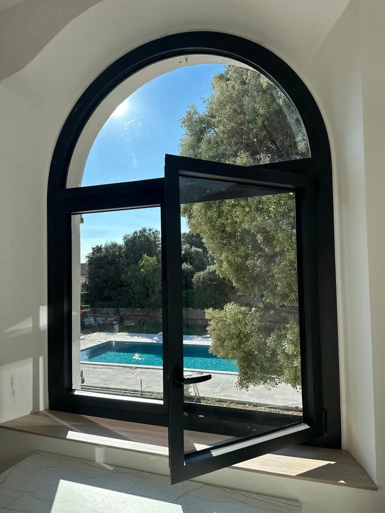 Menuiseries cintrées en ALUMINIUM sur-mesure à AIX-EN-PROVENCE