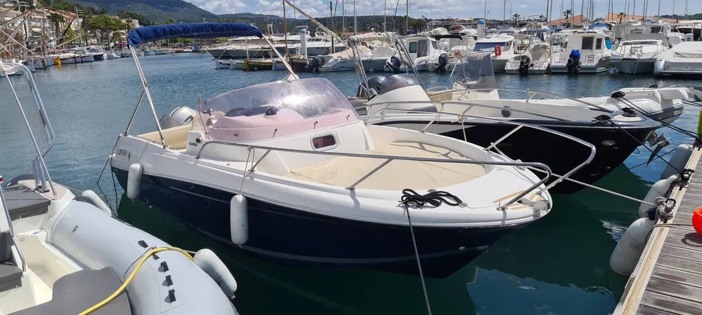 Louer le bateau à moteur Cap Camarat 635 WA de Jeanneau à Bandol