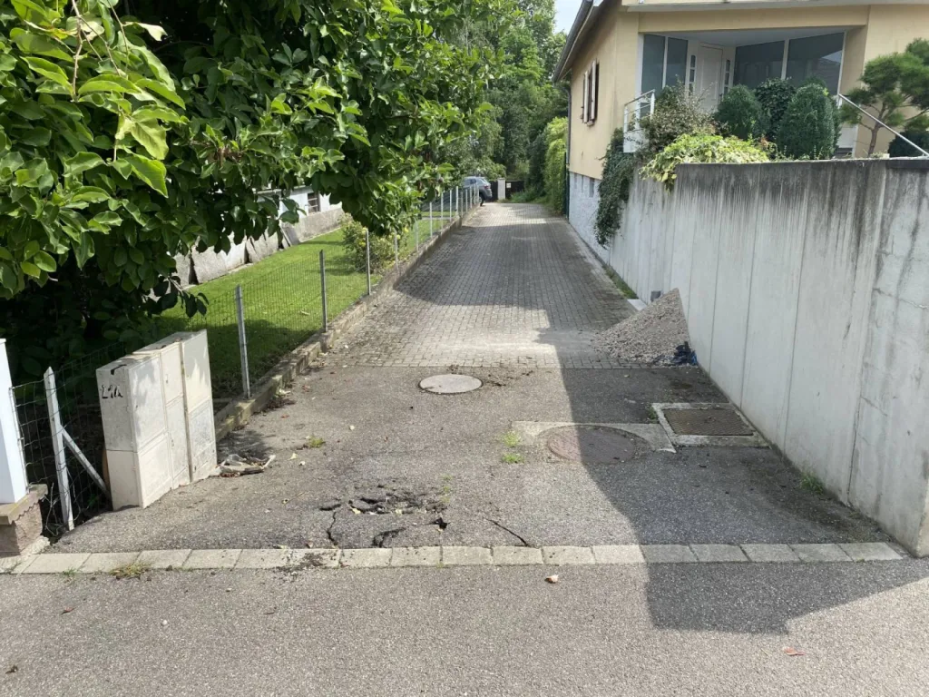 Affaissement d'enrobé à Oberschaeffolsheim, près de Wolfisheim.