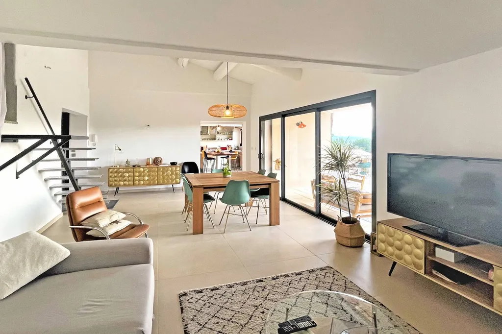 Villa avec piscine et vue à quelques pas du Golf de Saumane   