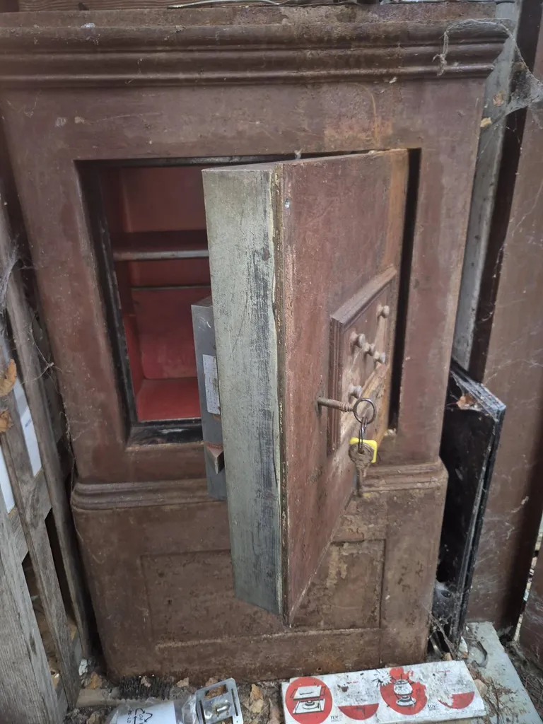 dépannage d'un coffre-fort ancien réalisé a chauny 02300 par serrurier spécialiste