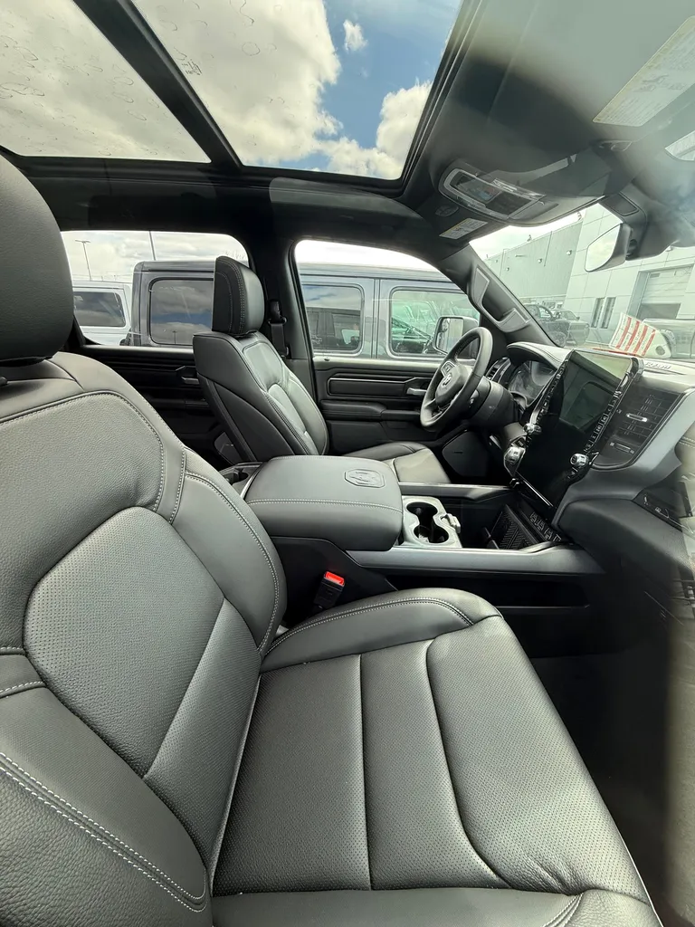 Intérieur cuir Dodge RAM 1500 Limited 2026 : confort premium et finition haut de gamme