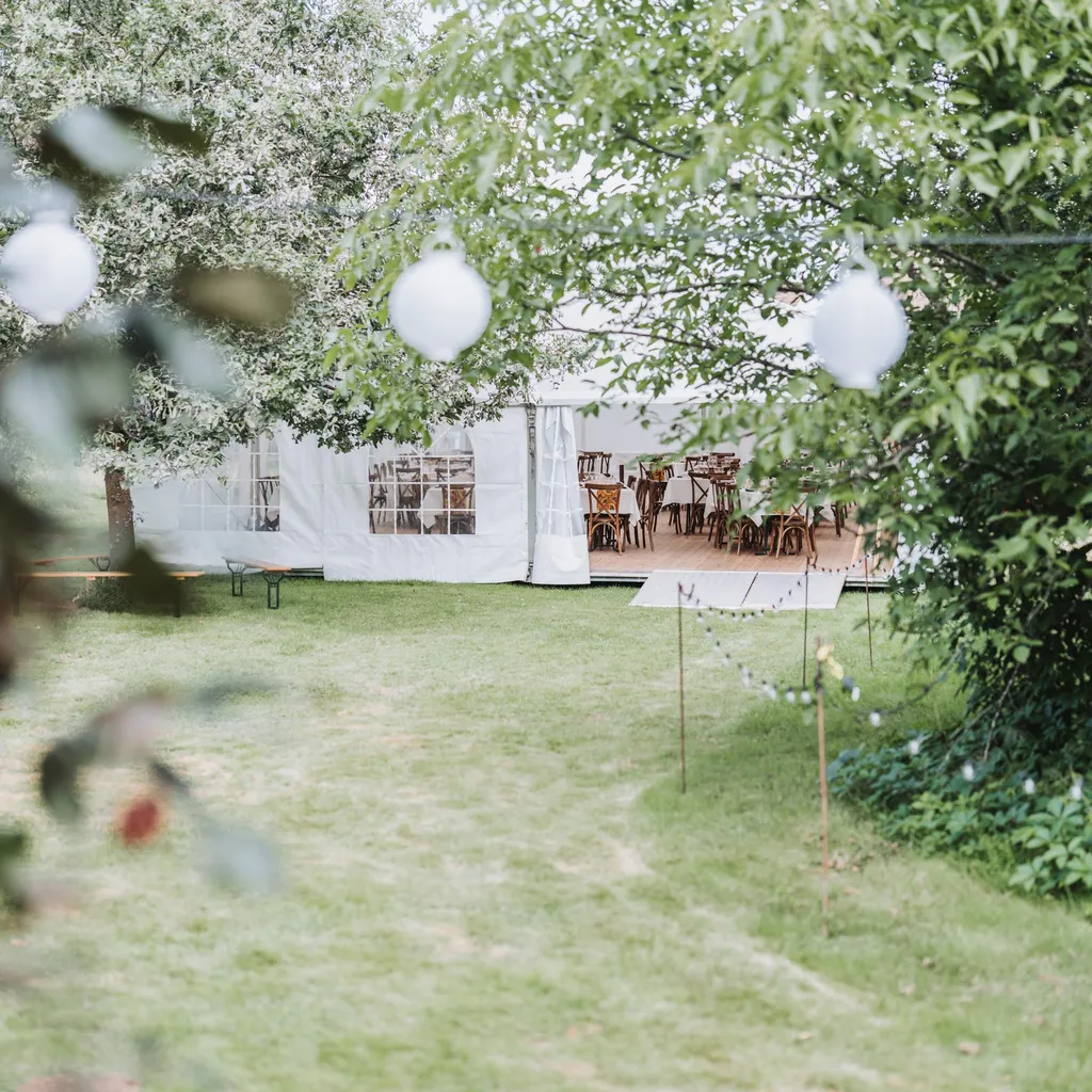 Location de Chapiteaux, Mobilier et Stands en Rhône-Alpes et Grand Est