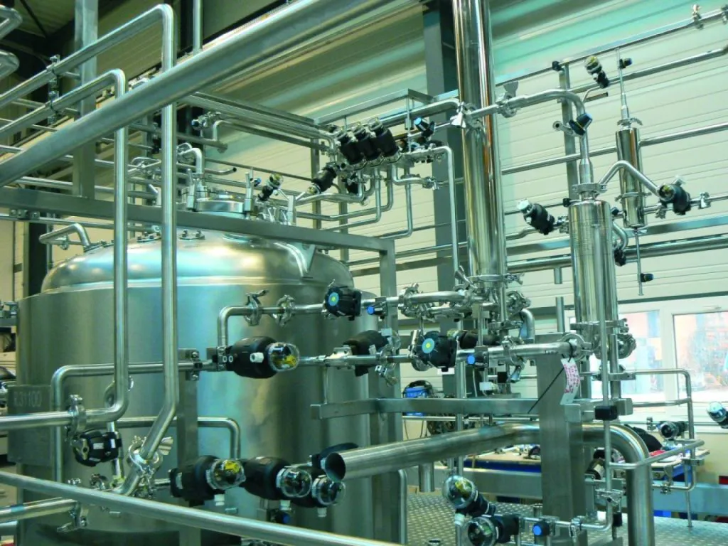 Dégraissage, passivation, derouging par circulation 