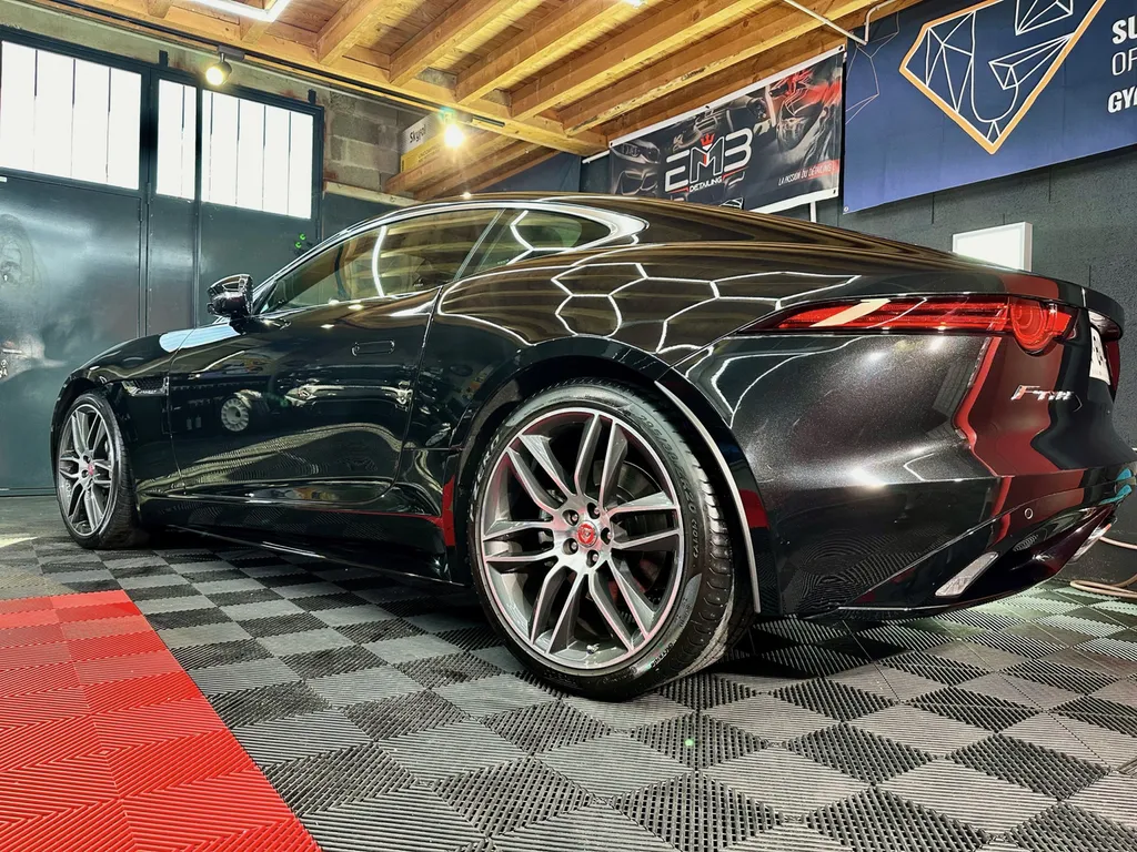 specialiste du traitement céramique sur Lyon detailing jaguar F-Type