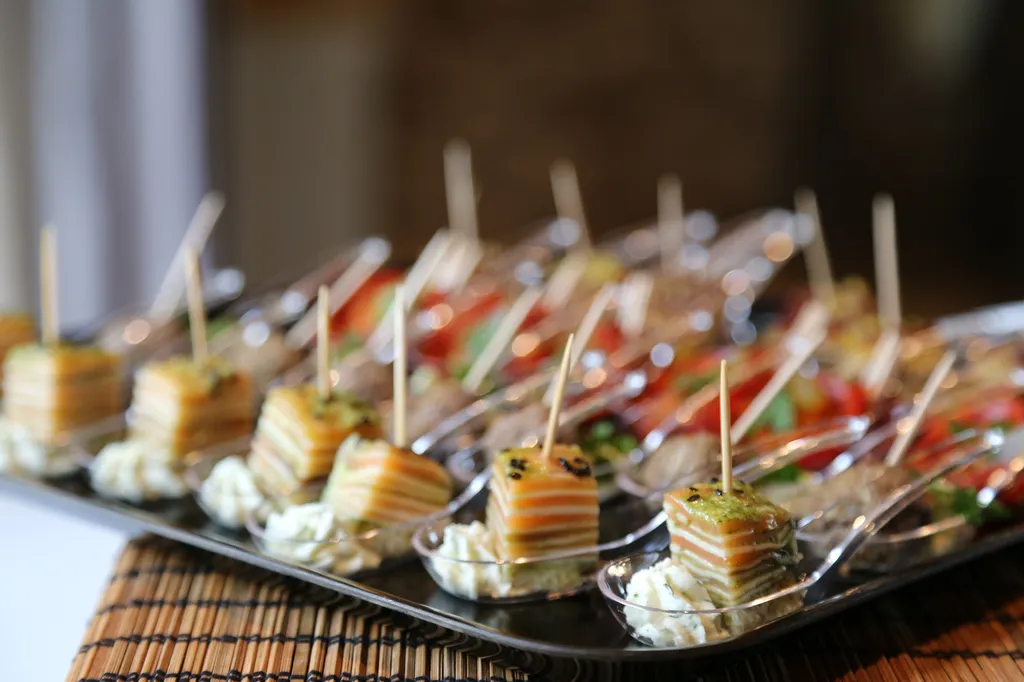 Organiser un événement professionnel de prestige avec service traiteur corporate haut de gamme et mixologie pour entreprises à Monaco et sur la Côte d’Azur