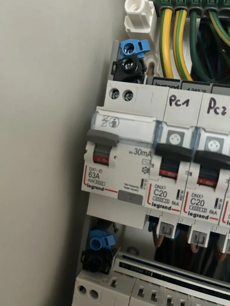 À Talence 33400 audit technique électrique et diagnostic de puissance avant l'installation de borne de recharge pour garantir la conformité de votre système domestique.