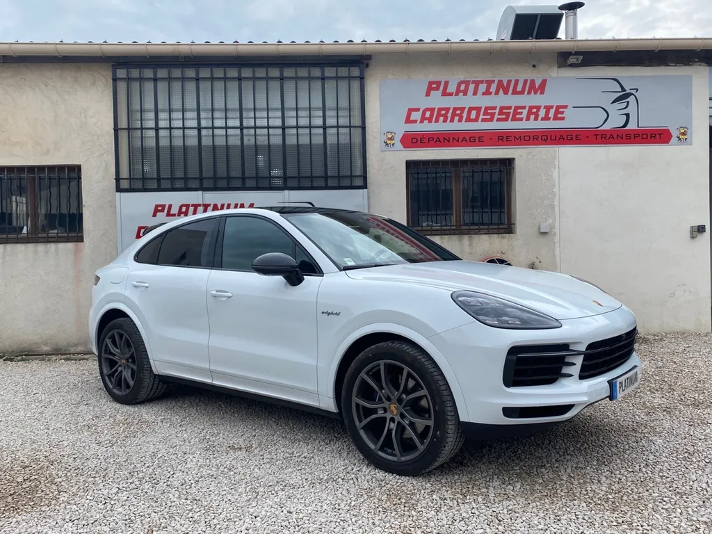 Personnalisation de la carrosserie sur Porsche Cayenne coupé eHybrid à Marseille 13011