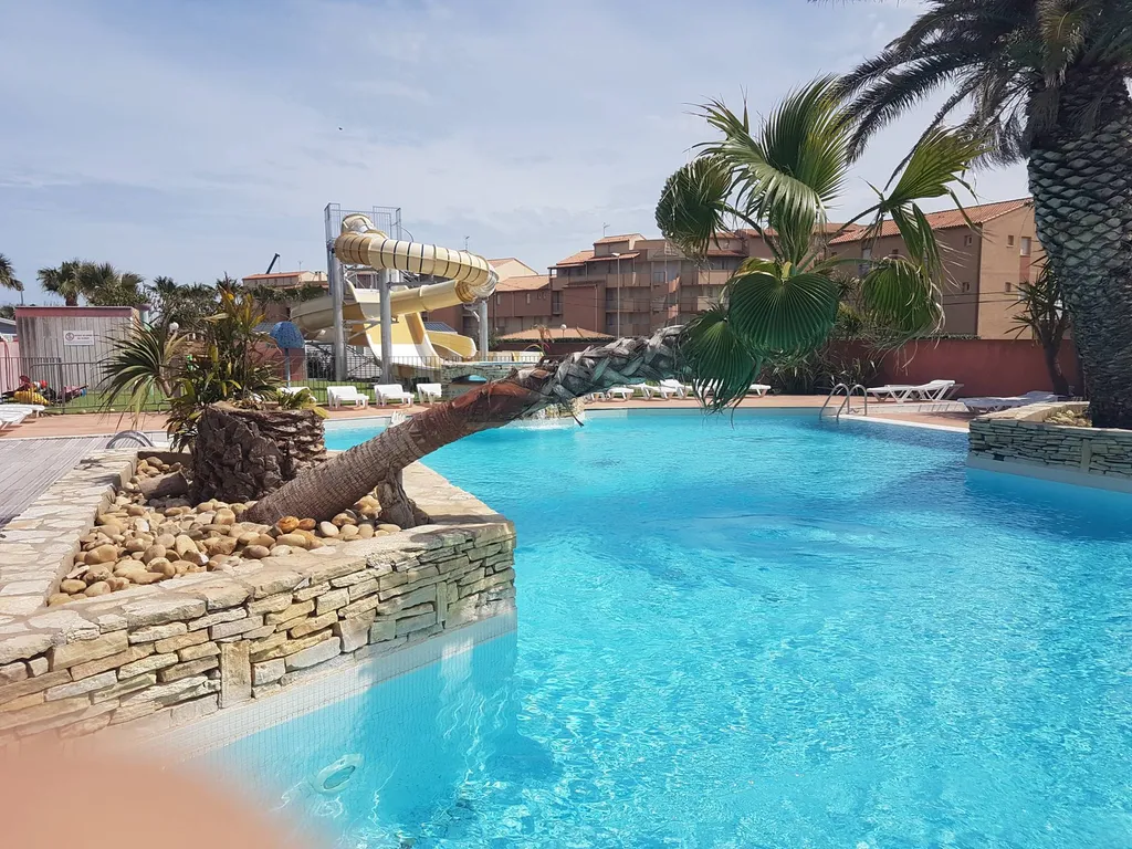 piscine chauffée bord de mer camping proche du Cap d'Agde