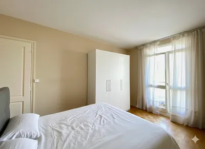 Chambre donnant sur balcon à vendre appartement à Montesson