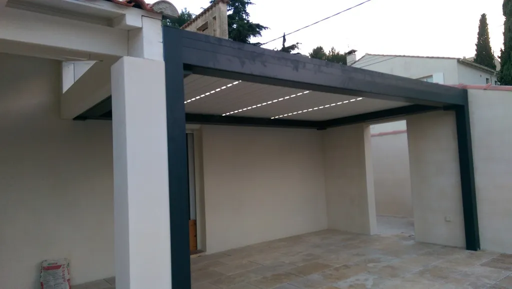 Pergola bioclimatique en aluminium posé sur Martigues