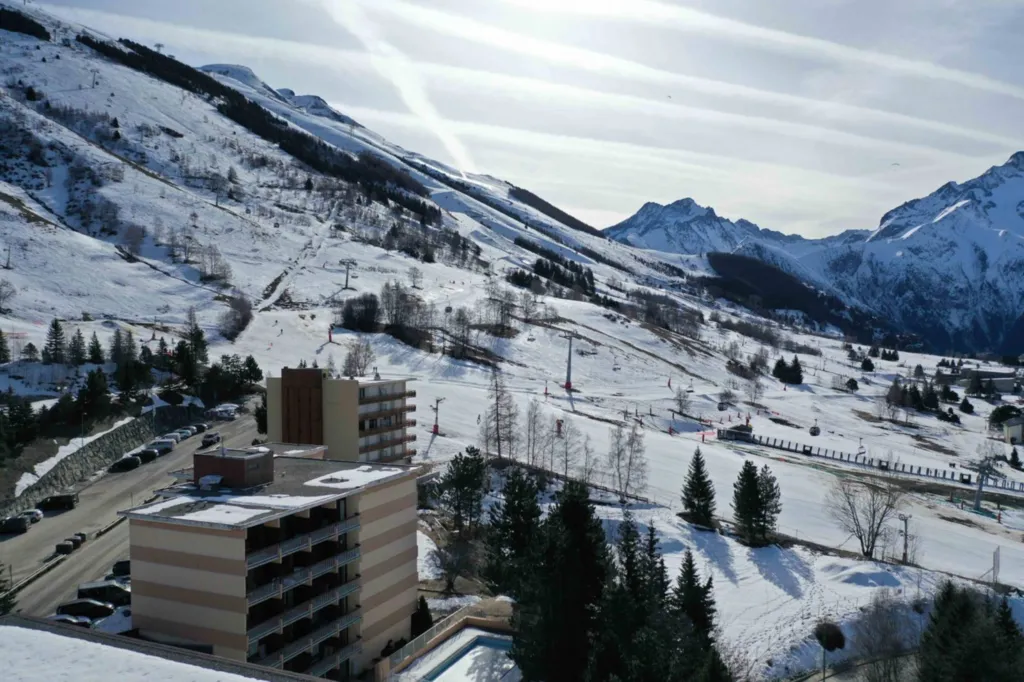Appartements du T1 au T2 de la résidence SkiAzur avec piscine extérieur à 3 minutes du centre des 2 Alpes