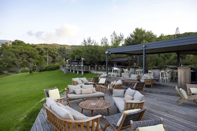mariage juif avec houppa les pieds dans l'eau en corse