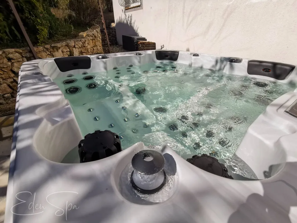 jacuzzi californien exterieur les pennes-mirabeau