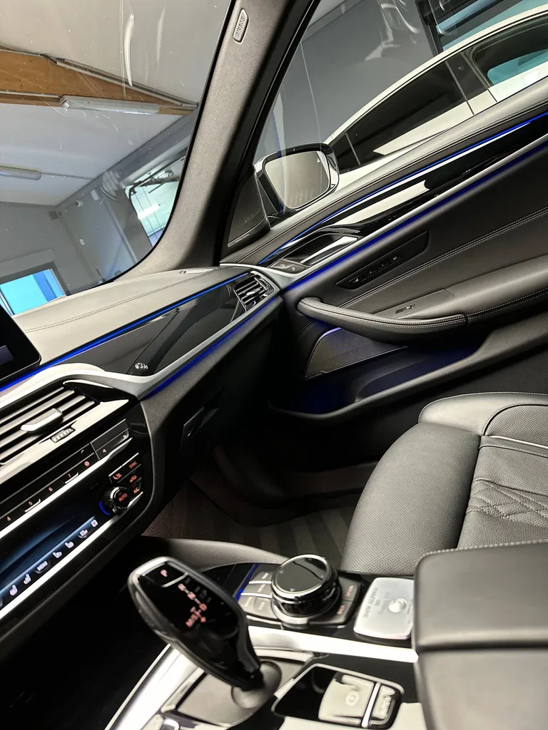 Lustrage sur une BMW Alpina B5 Touring 820 proche de Le Mans (72)