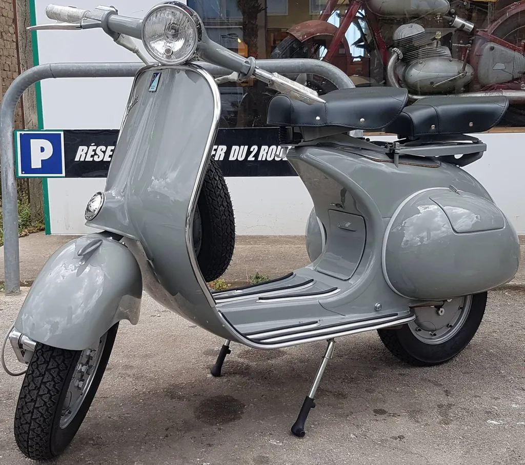 RESTAURATION VESPA GL 150 DE 1956 TOULON