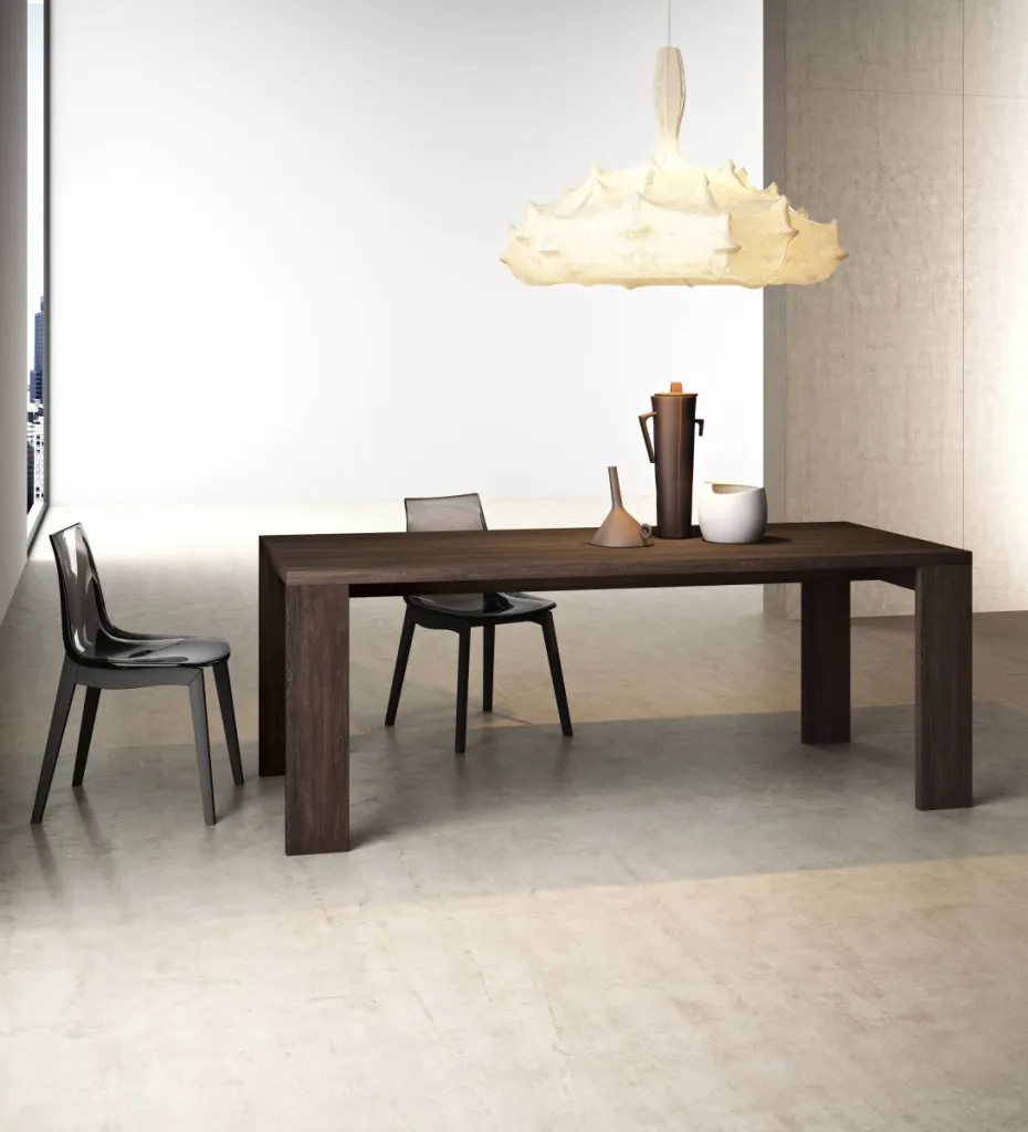 Ensemble tables et chaises près de Sanary