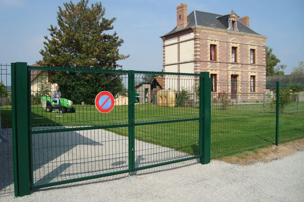 Installation de Portail champêtre en métal à deux vantaux, Fermetures de propriétés et Barrières de délimitation à Elbeuf dans la Seine-Maritime 76 et ses Alentours