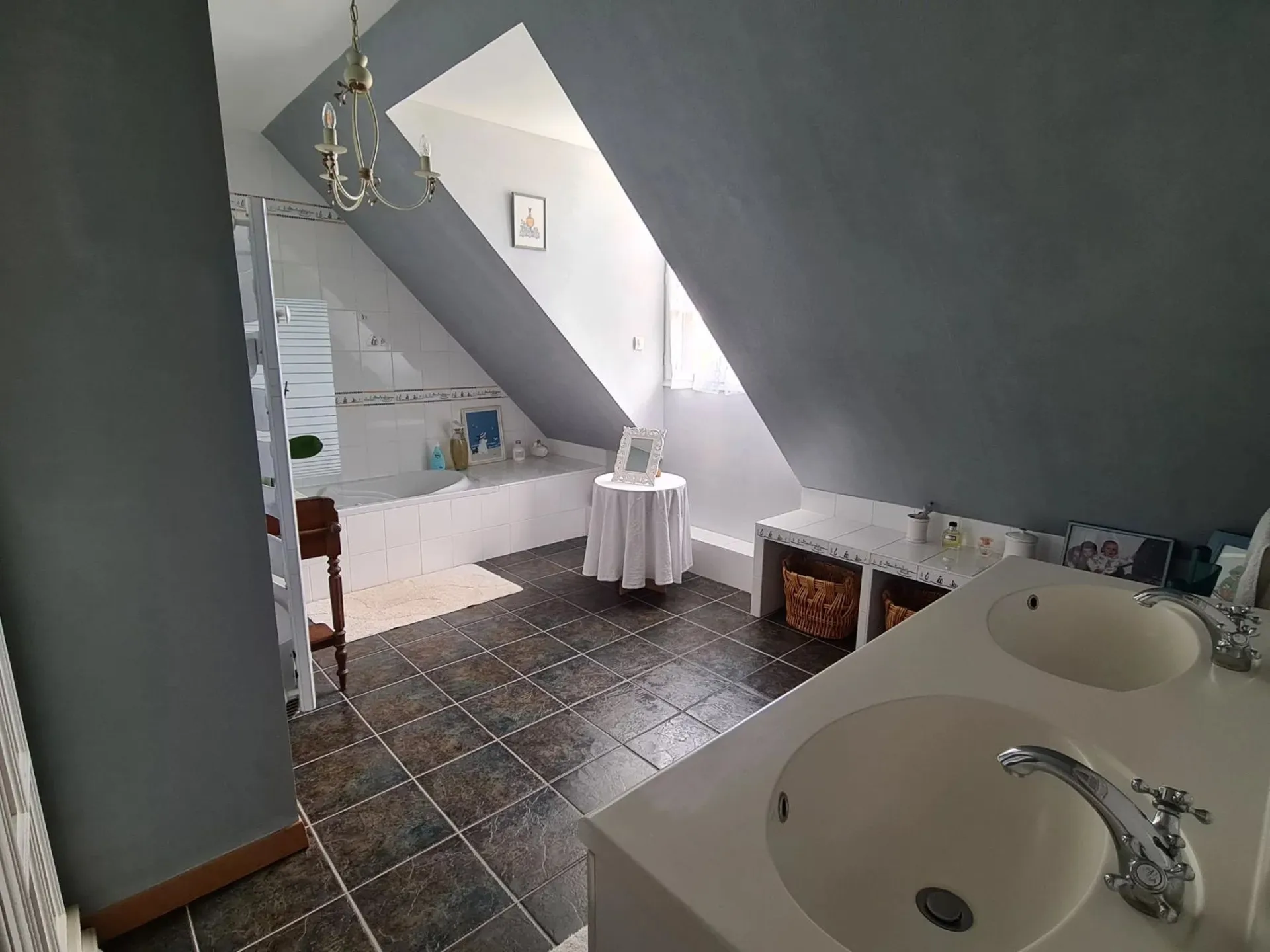 Magnifique maison à vendre à Ecommoy avec 4 chambres, piscine et Garage