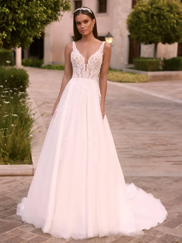Robe de mariée princesse en dentelle et tulle à Marseille