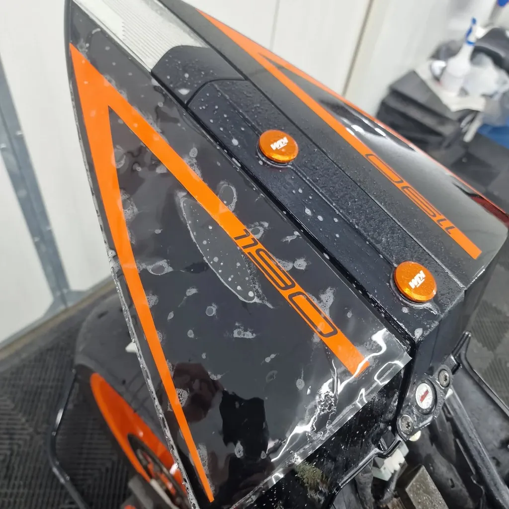 Pose de film PPF moto et protection esthétique près de Caen